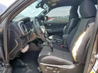 2023 Toyota Tacoma SR z VIN 3TMCZ5AN5PM598443, wystawiony jako Copart lot #60485035 z przebiegiem 18 842 mil mil oraz Szkoda całkowita • Salvage title. Historia ofert i sprzedaży dostępna na DreamBid. Obrazek 7.