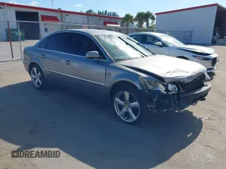 2003 Volkswagen Passat GL z VIN WVWMD63BX3E423052, wystawiony jako IAAI lot #39234258 z przebiegiem 267 688 mil mil oraz . Historia ofert i sprzedaży dostępna na DreamBid. Obrazek 1.