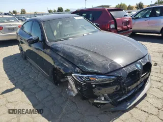 2023 BMW i4 eDrive35 z VIN WBY43AW07PFR25578, wystawiony jako Copart lot #67667383 z przebiegiem 78 mil mil oraz . Historia ofert i sprzedaży dostępna na DreamBid. Obrazek 4.