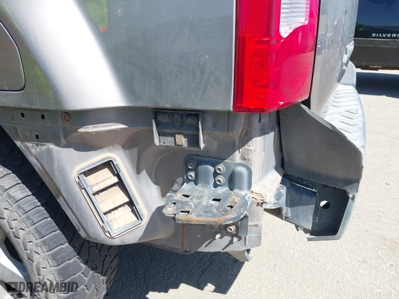 2005 Nissan Xterra S with VIN 5N1AN08W65C641010, listed as a IAAI auction lot 41651844 with 217,572 mi miles. Bid and sale history available at carsss.com. Image 6.
