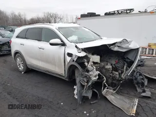 2018 Kia Sorento LX with VIN 5XYPGDA34JG423007, listed as a IAAI auction lot 41552932 with 106,027 mi miles. Bid and sale history available at carsss.com. Image 1.