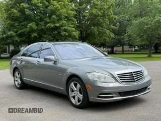 2012 Mercedes-Benz S 550 z VIN WDDNG9EB2CA453606, wystawiony jako Copart lot #60157245 z przebiegiem 95 461 mil mil oraz Czysty tytuł • Clean title. Historia ofert i sprzedaży dostępna na DreamBid. Obrazek 1.