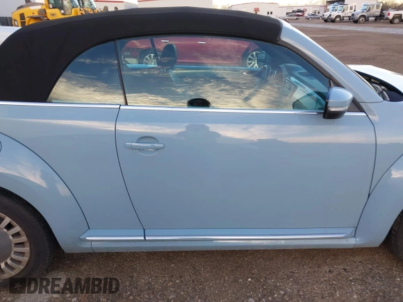 2013 Volkswagen Beetle 2.5L with VIN 3VW5P7AT9DM811542, listed as a IAAI auction lot 41683361 with 79,018 mi miles and . Bid and sale history available at DreamBid. Image 13.