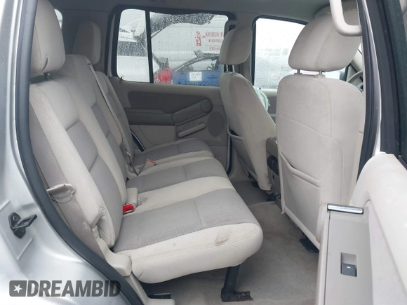 2007 Ford Explorer XLT with VIN 1FMEU63E27UB87065, listed as a IAAI auction lot 41572446 with 200,205 mi miles. Bid and sale history available at carsss.com. Image 8.