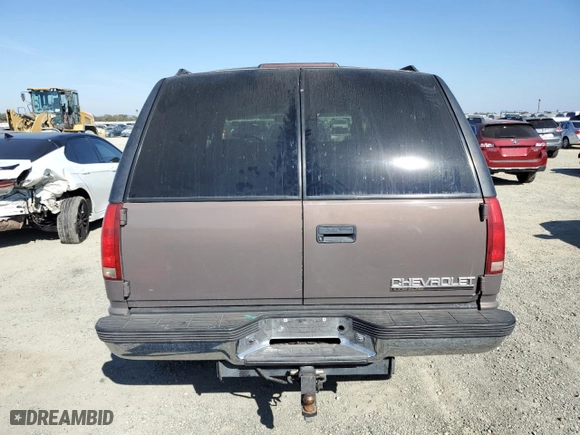 1998 Chevrolet Tahoe with VIN 1GNEK13R5WJ371083, listed as a Copart auction lot 76305624 with 186,100 mi miles and Clean Title. Bid and sale history available at carsss.com. Image 6.