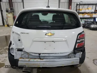 2020 Chevrolet Sonic LT z VIN 1G1JG6SB2L4117800, wystawiony jako Copart lot #55223025 z przebiegiem 79 777 mil mil oraz Szkody całkowita. Historia ofert i sprzedaży dostępna na DreamBid. Obrazek 6.