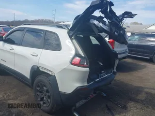 2019 Jeep Cherokee Trailhawk Elite with VIN 1C4PJMBX4KD207368, listed as a IAAI auction lot 41898251 with 49,847 mi miles. Bid and sale history available at carsss.com. Image 6.