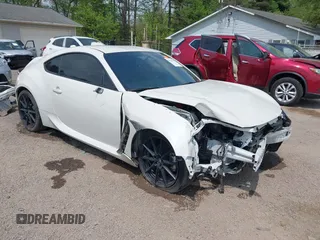 2023 Toyota 86 Premium z VIN JF1ZNBE12P9756981, wystawiony jako IAAI lot #42126988 z przebiegiem 31 550 mil mil oraz . Historia ofert i sprzedaży dostępna na DreamBid. Obrazek 1.