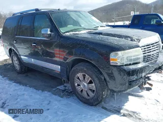 2007 Lincoln Navigator z VIN 5LMFU285X7LJ09190, wystawiony jako IAAI lot #41611256 z przebiegiem 185 879 mil mil oraz . Historia ofert i sprzedaży dostępna na DreamBid. Obrazek 1.