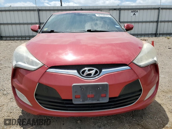 2016 Hyundai Veloster z VIN KMHTC6AD4GU294400, wystawiony jako Copart lot #52755575 z przebiegiem 108 419 mil mil oraz Szkoda całkowita • Salvage title. Historia ofert i sprzedaży dostępna na DreamBid. Obrazek 5.