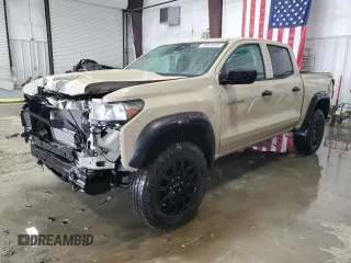 2023 Chevrolet Colorado 4WD Trail Boss z VIN 1GCPTEEK6P1249890, wystawiony jako Copart lot #45873595 z przebiegiem 46 702 mil mil oraz Szkoda całkowita • Salvage title. Historia ofert i sprzedaży dostępna na DreamBid. Obrazek 1.