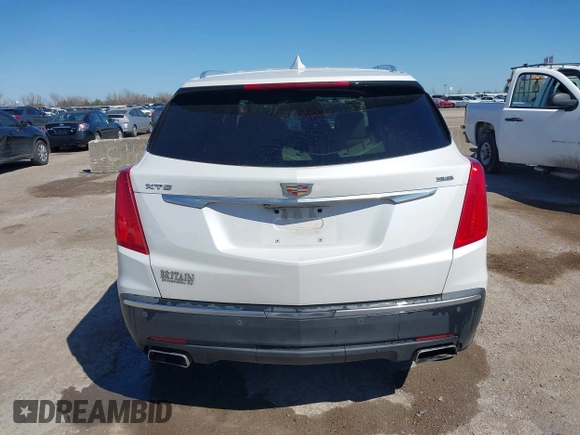 2017 Cadillac XT5 Premium Luxury FWD z VIN 1GYKNCRS9HZ106397, wystawiony jako IAAI lot #41659420 z przebiegiem 54 615 mil mil oraz . Historia ofert i sprzedaży dostępna na DreamBid. Obrazek 17.