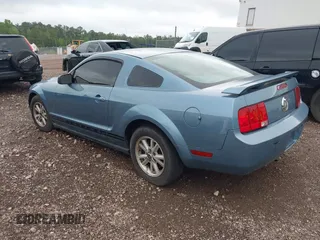 2006 Ford Mustang Standard with VIN 1ZVFT80N965128130, listed as a IAAI auction lot 41985938 with 203,035 mi miles. Bid and sale history available at carsss.com. Image 3.