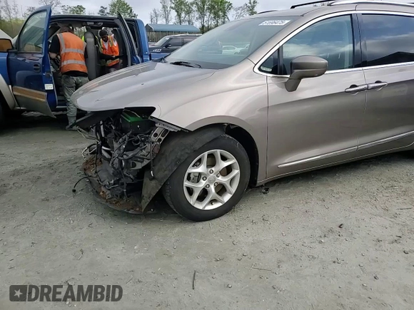 2018 Chrysler Pacifica Touring L Plus z VIN 2C4RC1EG3JR132641, wystawiony jako Copart lot #51696475 z przebiegiem 120 678 mil mil oraz Tytuł czysty. Historia ofert i sprzedaży dostępna na DreamBid. Obrazek 12.