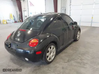 2002 Volkswagen New Beetle GLX with VIN 3VWDD21C52M402667, listed as a IAAI auction lot 41690929 with 93,196 mi miles. Bid and sale history available at carsss.com. Image 4.