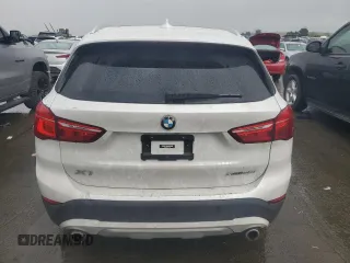 2022 BMW X1 xDrive28i z VIN WBXJG9C02N5V14574, wystawiony jako Copart lot #43834285 z przebiegiem 63 266 mil mil oraz Szkoda całkowita • Salvage title. Historia ofert i sprzedaży dostępna na DreamBid. Obrazek 6.