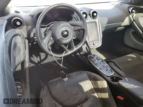 2023 McLaren GT z VIN SBM22GCA0PW002765, wystawiony jako Copart lot #78866364 z przebiegiem Nie podano mil oraz Szkody całkowita. Historia ofert i sprzedaży dostępna na DreamBid. Obrazek 8.
