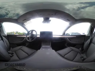 2024 Tesla Model Y Long Range z VIN 7SAYGDEE4RA247532, wystawiony jako IAAI lot #42205480 z przebiegiem 21 273 mil mil oraz . Historia ofert i sprzedaży dostępna na DreamBid. Obrazek 19.