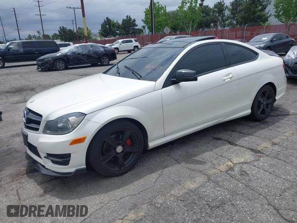 2014 Mercedes-Benz C 250 z VIN WDDGJ4HB6EG184292, wystawiony jako IAAI lot #42183329 z przebiegiem 122 449 mil mil oraz . Historia ofert i sprzedaży dostępna na DreamBid. Obrazek 2.