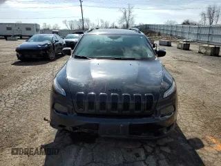2016 Jeep Cherokee Altitude z VIN 1C4PJMCB2GW226239, wystawiony jako Copart lot #49148514 z przebiegiem 167 098 mil mil oraz Szkoda całkowita • Salvage title. Historia ofert i sprzedaży dostępna na DreamBid. Obrazek 5.