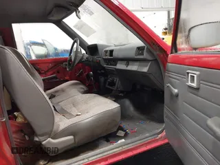1987 Toyota Pickup with VIN JT4RN50R8H0221202, listed as a IAAI auction lot 40500429 with 304,229 mi miles and . Bid and sale history available at DreamBid. Image 5.