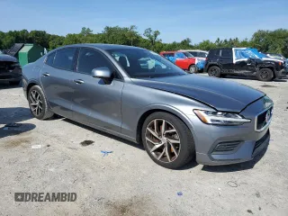 2020 Volvo S60 Momentum z VIN 7JR102FK6LG047944, wystawiony jako Copart lot #60639325 z przebiegiem 134 044 mil mil oraz Czysty tytuł • Clean title. Historia ofert i sprzedaży dostępna na DreamBid. Obrazek 4.