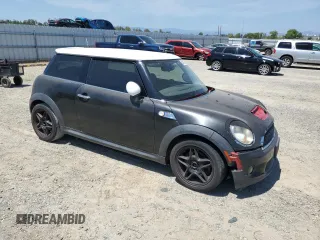 2009 MINI Hardtop S z VIN WMWMF73559TX40670, wystawiony jako Copart lot #62862795 z przebiegiem Nie podano mil oraz Czysty tytuł • Clean title. Historia ofert i sprzedaży dostępna na DreamBid. Obrazek 4.
