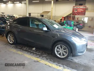 2020 Tesla Model Y Long Range z VIN 5YJYGDEE8LF008945, wystawiony jako IAAI lot #41185905 z przebiegiem 31 916 mil mil oraz . Historia ofert i sprzedaży dostępna na DreamBid. Obrazek 1.