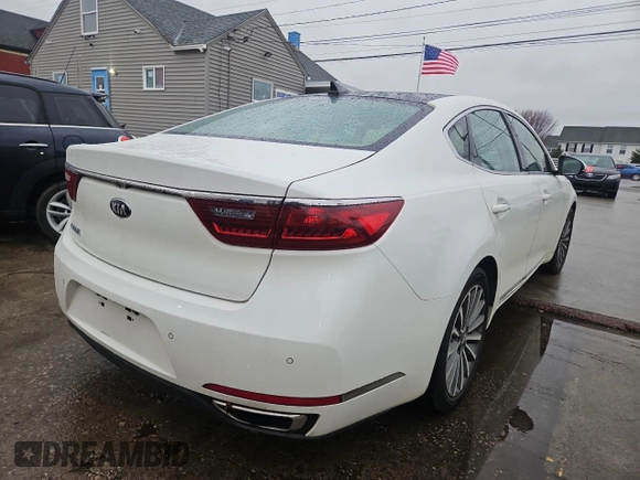 2017 Kia Cadenza Premium with VIN KNALC4J17H5049226, listed as a Copart auction lot 82413564 with 172,903 mi miles and Clean Title. Bid and sale history available at carsss.com. Image 4.