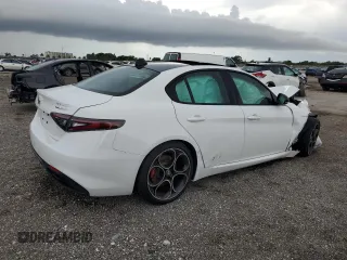 2024 Alfa Romeo Giulia Veloce z VIN ZARFAMBNXR7682239, wystawiony jako Copart lot #68413004 z przebiegiem 3 161 mil mil oraz Szkoda całkowita • Salvage title. Historia ofert i sprzedaży dostępna na DreamBid. Obrazek 3.