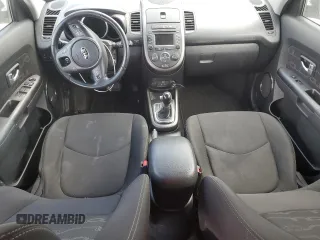 2013 Kia Soul + z VIN KNDJT2A64D7534190, wystawiony jako Copart lot #57586195 z przebiegiem Nie podano mil oraz Szkoda całkowita • Salvage title. Historia ofert i sprzedaży dostępna na DreamBid. Obrazek 8.