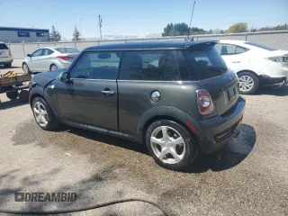 2013 MINI Hardtop S z VIN WMWSV3C54DT476675, wystawiony jako Copart lot #55573195 z przebiegiem 122 947 mil mil oraz Czysty tytuł • Clean title. Historia ofert i sprzedaży dostępna na DreamBid. Obrazek 2.