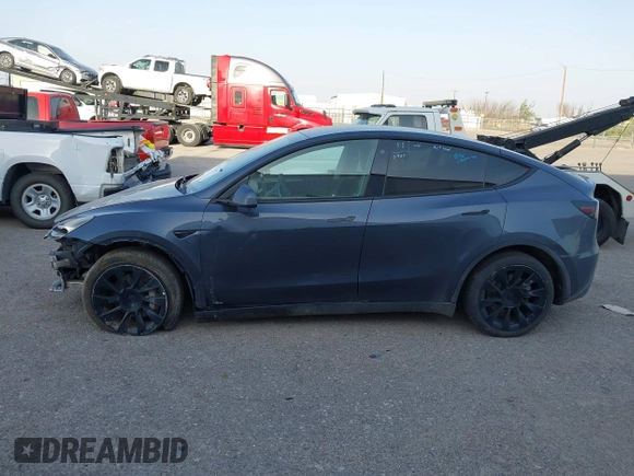 2023 Tesla Model Y Long Range with VIN 7SAYGDEE1PA053683, listed as a IAAI auction lot 42124517 with 32,295 mi miles. Bid and sale history available at carsss.com. Image 13.