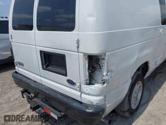2008 Ford Econoline Cargo Commercial z VIN 1FTNE14W98DA34986, wystawiony jako IAAI lot #42216226 z przebiegiem 310 474 mil mil oraz . Historia ofert i sprzedaży dostępna na DreamBid. Obrazek 6.