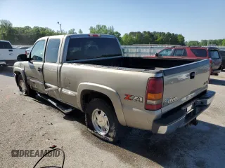 2002 GMC Sierra 1500 SLE z VIN 2GTEK19T221377505, wystawiony jako Copart lot #52590575 z przebiegiem 255 933 mil mil oraz Szkoda całkowita • Salvage title. Historia ofert i sprzedaży dostępna na DreamBid. Obrazek 2.