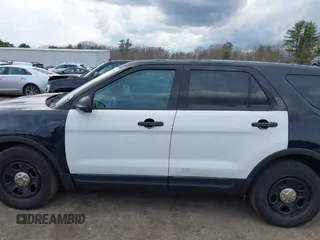 2013 Ford Utility Police Interceptor with VIN 1FM5K8AR3DGC20995, listed as a IAAI auction lot 42041125 with 199,419 mi miles. Bid and sale history available at carsss.com. Image 15.