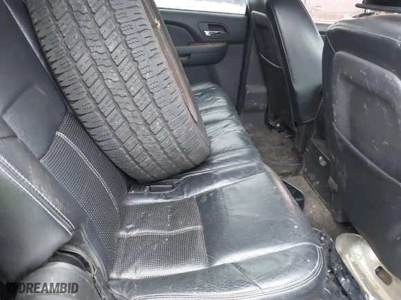 2010 Chevrolet Suburban LS with VIN 1GNUKHE37AR203811, listed as a IAAI auction lot 41304431 with 999,999 mi miles. Bid and sale history available at carsss.com. Image 8.