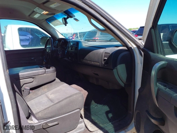 2013 Chevrolet Silverado 1500 LT with VIN 1GCRCSE06DZ138212, listed as a IAAI auction lot 42088561 with 261,922 mi miles. Bid and sale history available at carsss.com. Image 5.