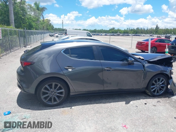2022 Mazda 3 Select z VIN JM1BPAKL1N1519383, wystawiony jako IAAI lot #39742243 z przebiegiem 20 080 mil mil oraz . Historia ofert i sprzedaży dostępna na DreamBid. Obrazek 13.