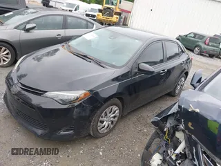 2018 Toyota Corolla L z VIN 5YFBURHE9JP765393, wystawiony jako IAAI lot #42112155 z przebiegiem 152 764 mil mil oraz . Historia ofert i sprzedaży dostępna na DreamBid. Obrazek 17.