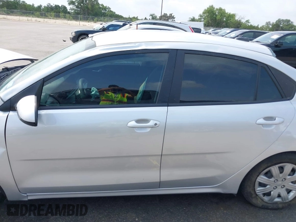 2023 Kia Rio S z VIN 3KPA24AD8PE530662, wystawiony jako IAAI lot #42109727 z przebiegiem 34 948 mil mil oraz . Historia ofert i sprzedaży dostępna na DreamBid. Obrazek 15.