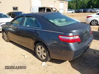 2008 Toyota Camry LE z VIN 4T1BE46K38U241786, wystawiony jako IAAI lot #42522233 z przebiegiem 280 856 mil mil oraz . Historia ofert i sprzedaży dostępna na DreamBid. Obrazek 3.
