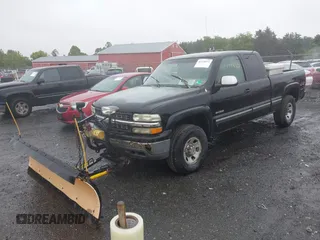 2000 Chevrolet Silverado 2500 LS z VIN 1GCGK29UXYE135561, wystawiony jako IAAI lot #42318334 z przebiegiem 286 967 mil mil oraz . Historia ofert i sprzedaży dostępna na DreamBid. Obrazek 2.