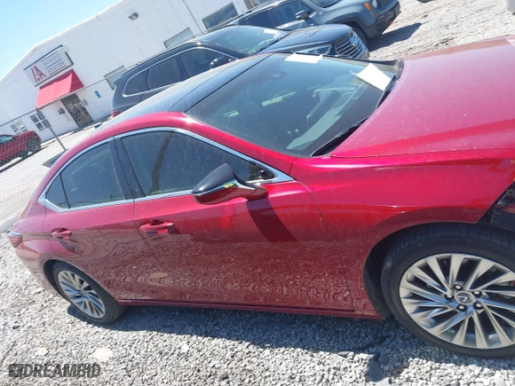 2019 Lexus ES with VIN 58ABZ1B16KU011174, listed as a IAAI auction lot 42032730 with 40,720 mi miles. Bid and sale history available at carsss.com. Image 13.