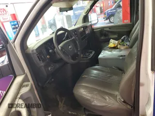 2008 Chevrolet Express Cargo z VIN 1GCFG15X081227437, wystawiony jako IAAI lot #42521022 z przebiegiem 81 379 mil mil oraz . Historia ofert i sprzedaży dostępna na DreamBid. Obrazek 9.