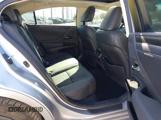 2022 Lexus ES 350 z VIN 58ADZ1B18NU121477, wystawiony jako IAAI lot #41434448 z przebiegiem 28 655 mil mil oraz . Historia ofert i sprzedaży dostępna na DreamBid. Obrazek 8.