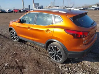 2017 Nissan Rogue S z VIN JN1BJ1CP9HW016617, wystawiony jako IAAI lot #41997886 z przebiegiem 97 431 mil mil oraz . Historia ofert i sprzedaży dostępna na DreamBid. Obrazek 3.