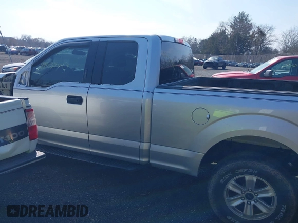 2016 Ford F-150 XLT with VIN 1FTFX1EFXGFA83792, listed as a IAAI auction lot 41034017 with 166,995 mi miles. Bid and sale history available at carsss.com. Image 3.