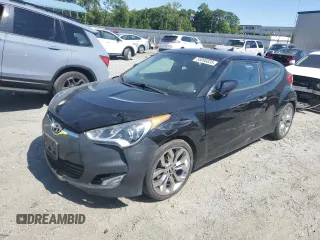 2015 Hyundai Veloster z VIN KMHTC6AD4FU219386, wystawiony jako Copart lot #55895835 z przebiegiem 134 548 mil mil oraz Czysty tytuł • Clean title. Historia ofert i sprzedaży dostępna na DreamBid. Obrazek 1.
