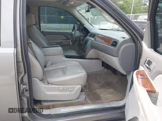2007 GMC Yukon SLT with VIN 1GKFC13057R126741, listed as a IAAI auction lot 41910018 with 244,921 mi miles. Bid and sale history available at carsss.com. Image 5.